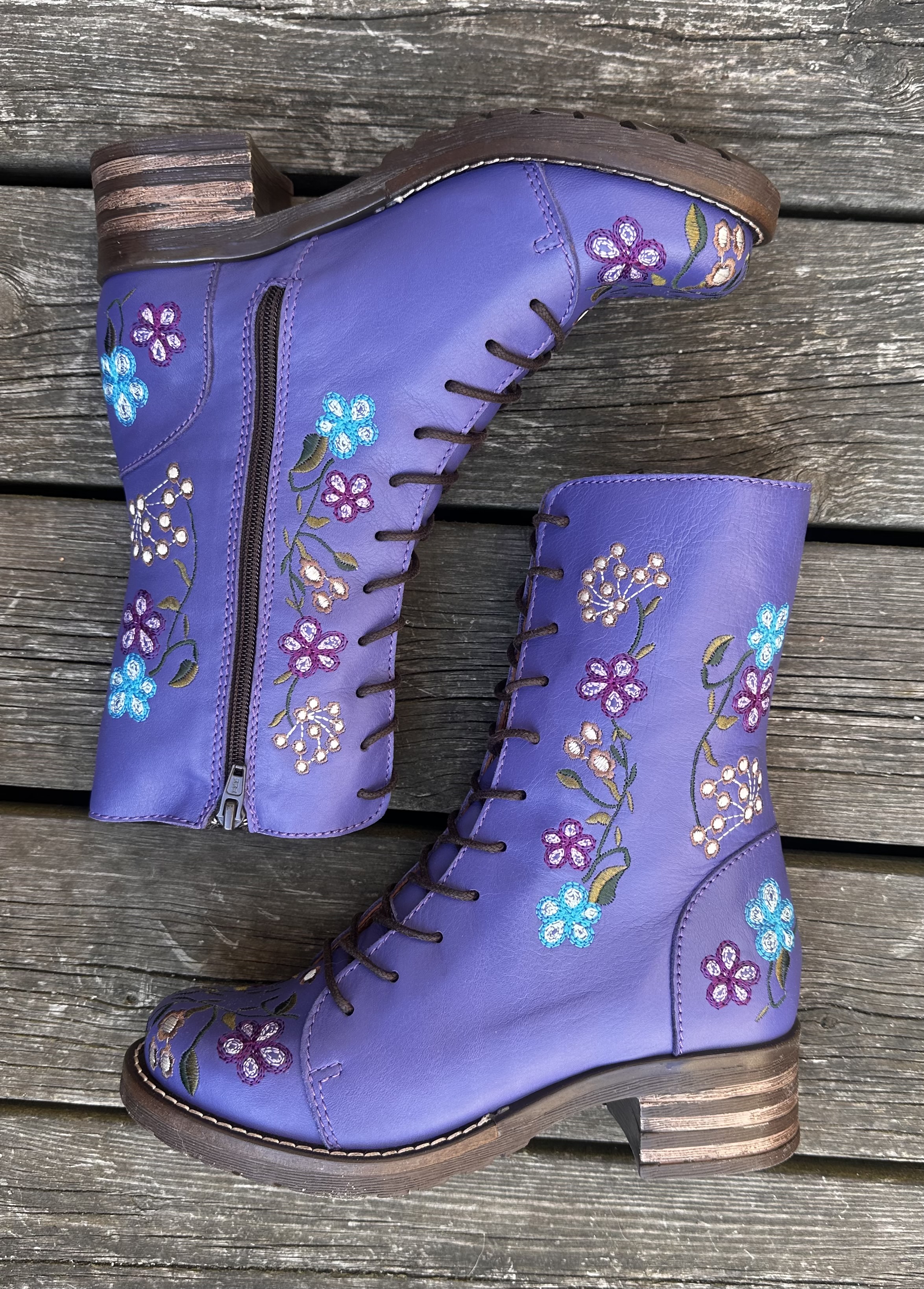 Brako Military Flower Power blommiga kängor med lila och turkosa blommor, lila