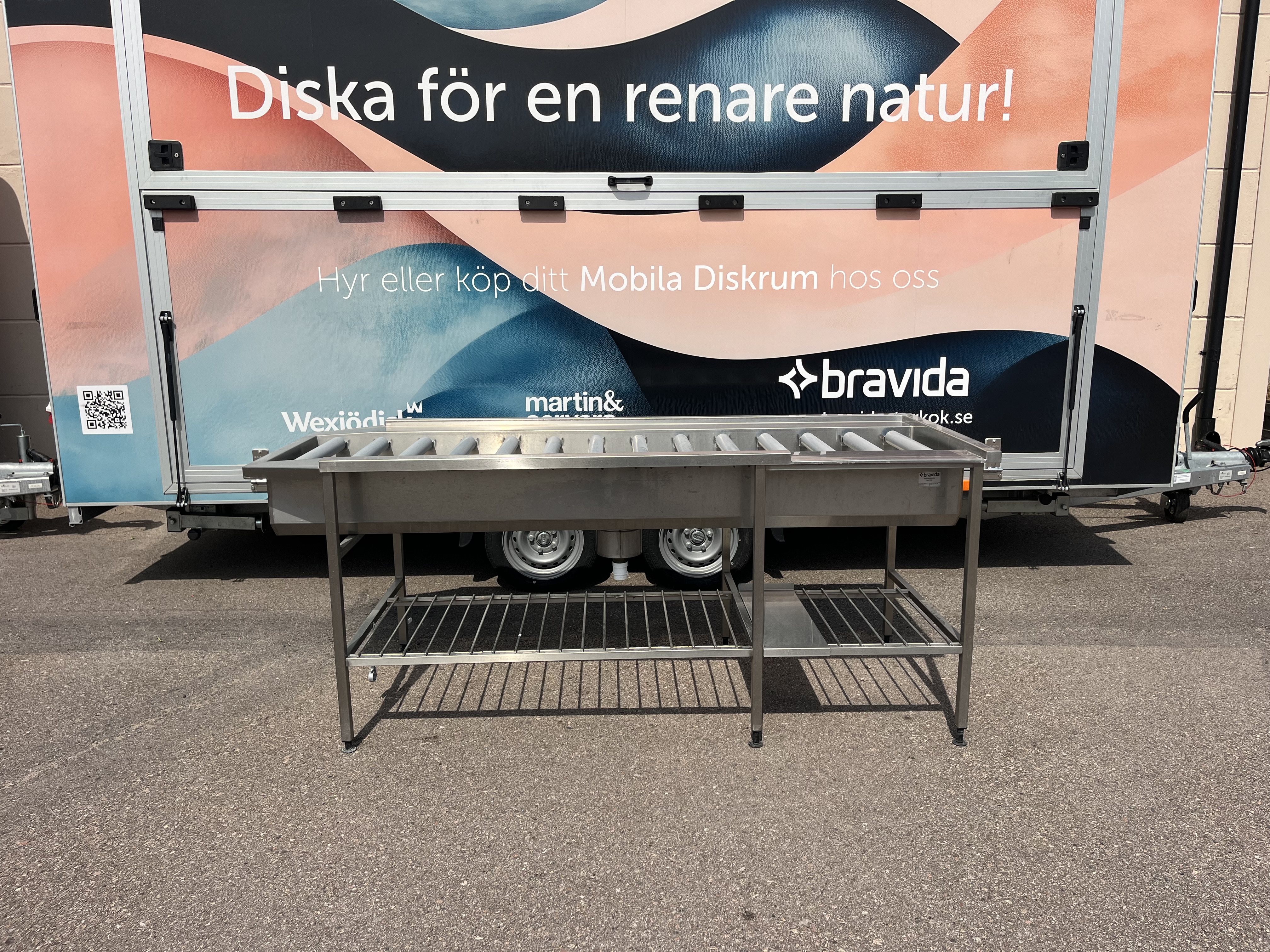 Rostfri inmatningsbänk med helbassäng och långa rullar