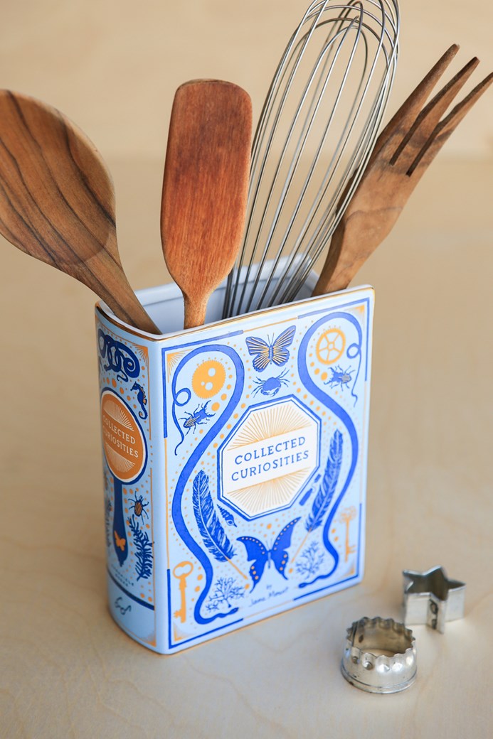 Bibliophile keramikvas – Collected Curiosities