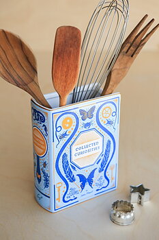 Bibliophile keramikvas – Collected Curiosities