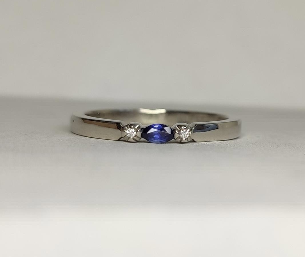 Ring Zoe handgjord safir diamanter vitguld 18 karat 