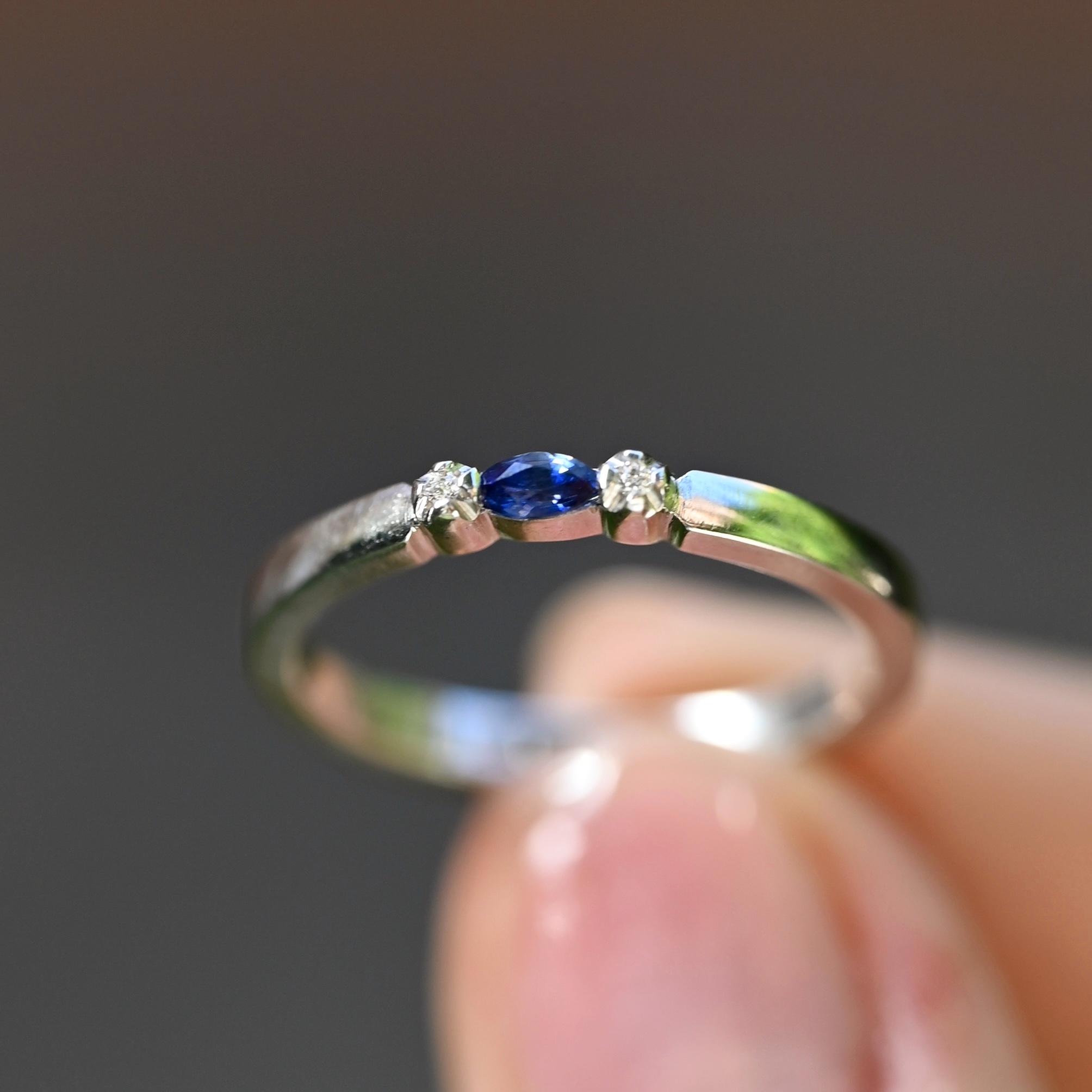 Ring Zoe handgjord safir diamanter vitguld 18 karat