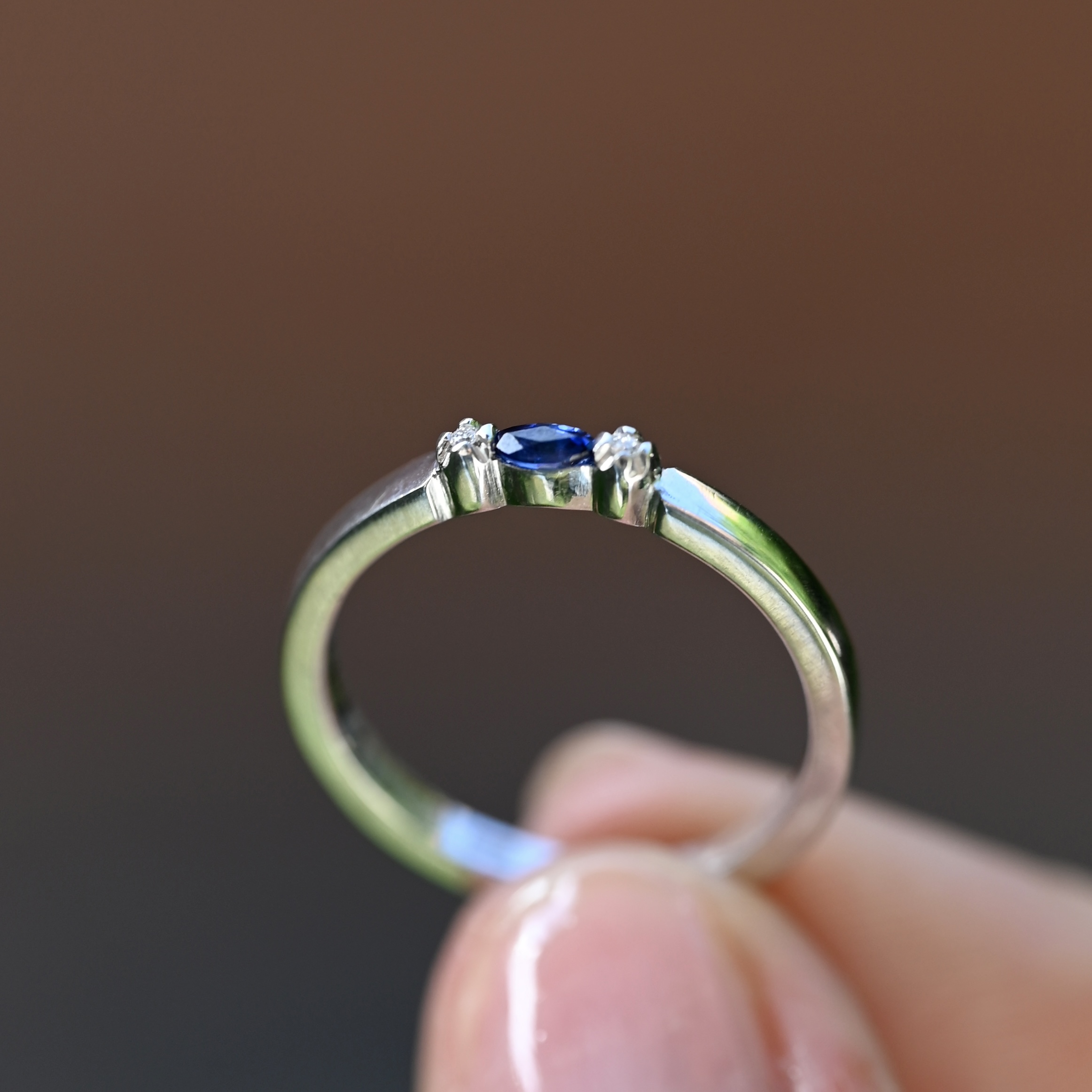 Ring Zoe handgjord safir diamanter vitguld 18 karat
