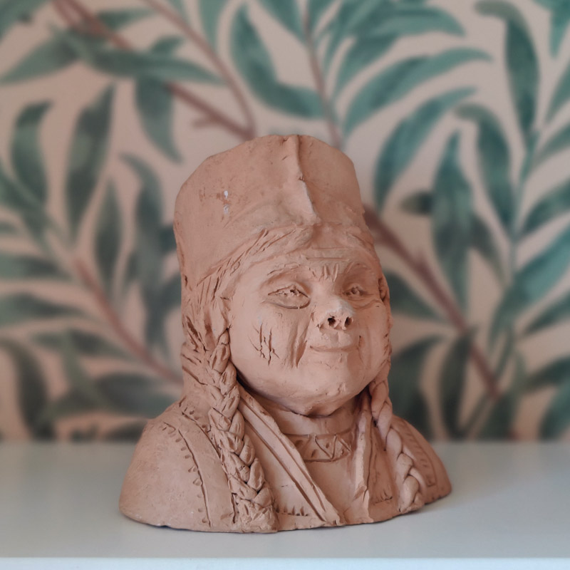 Keramikbyst Same av Esther Mathz Nilsson