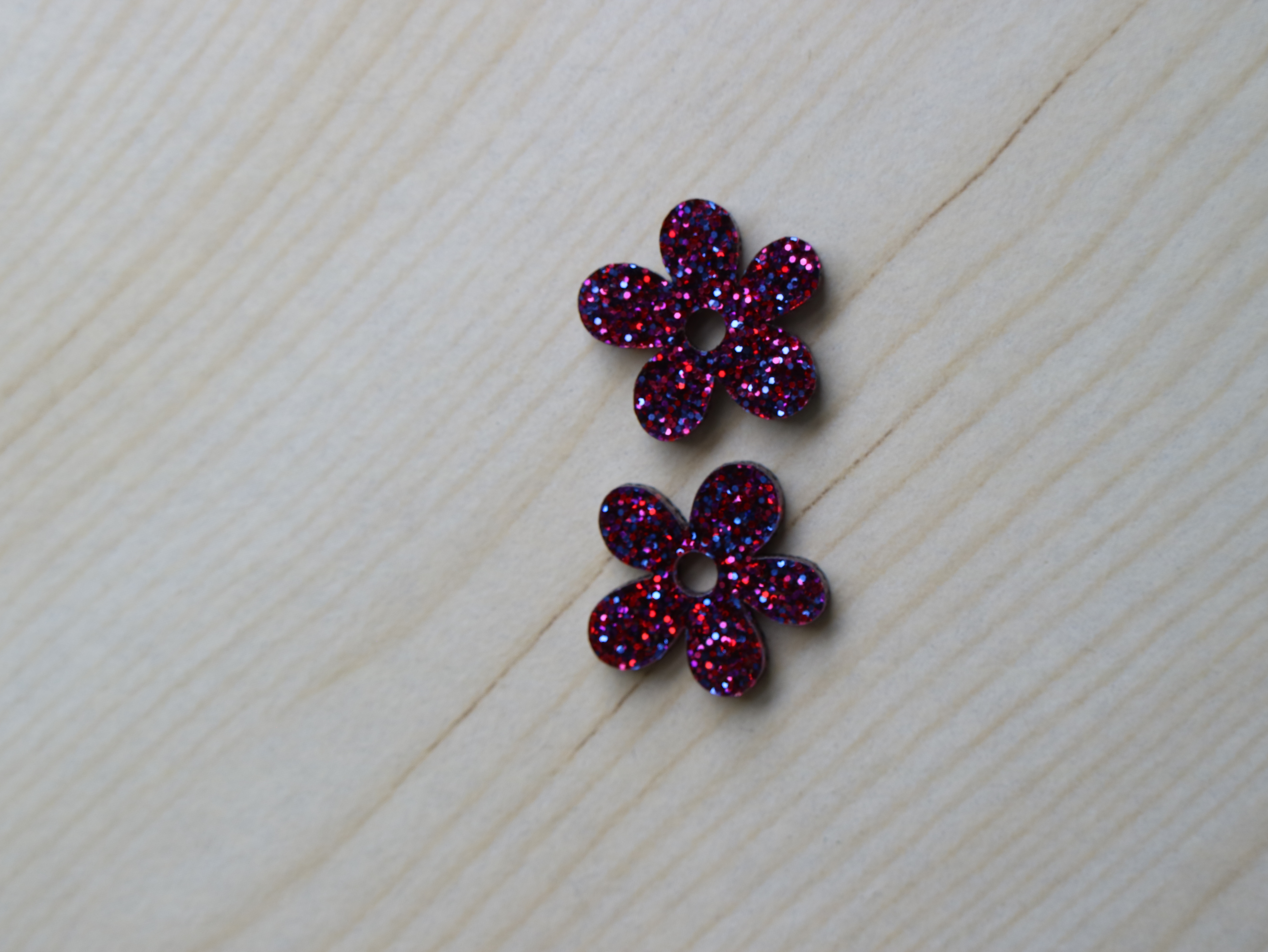 Funky blomma lila/röd glitter hängen