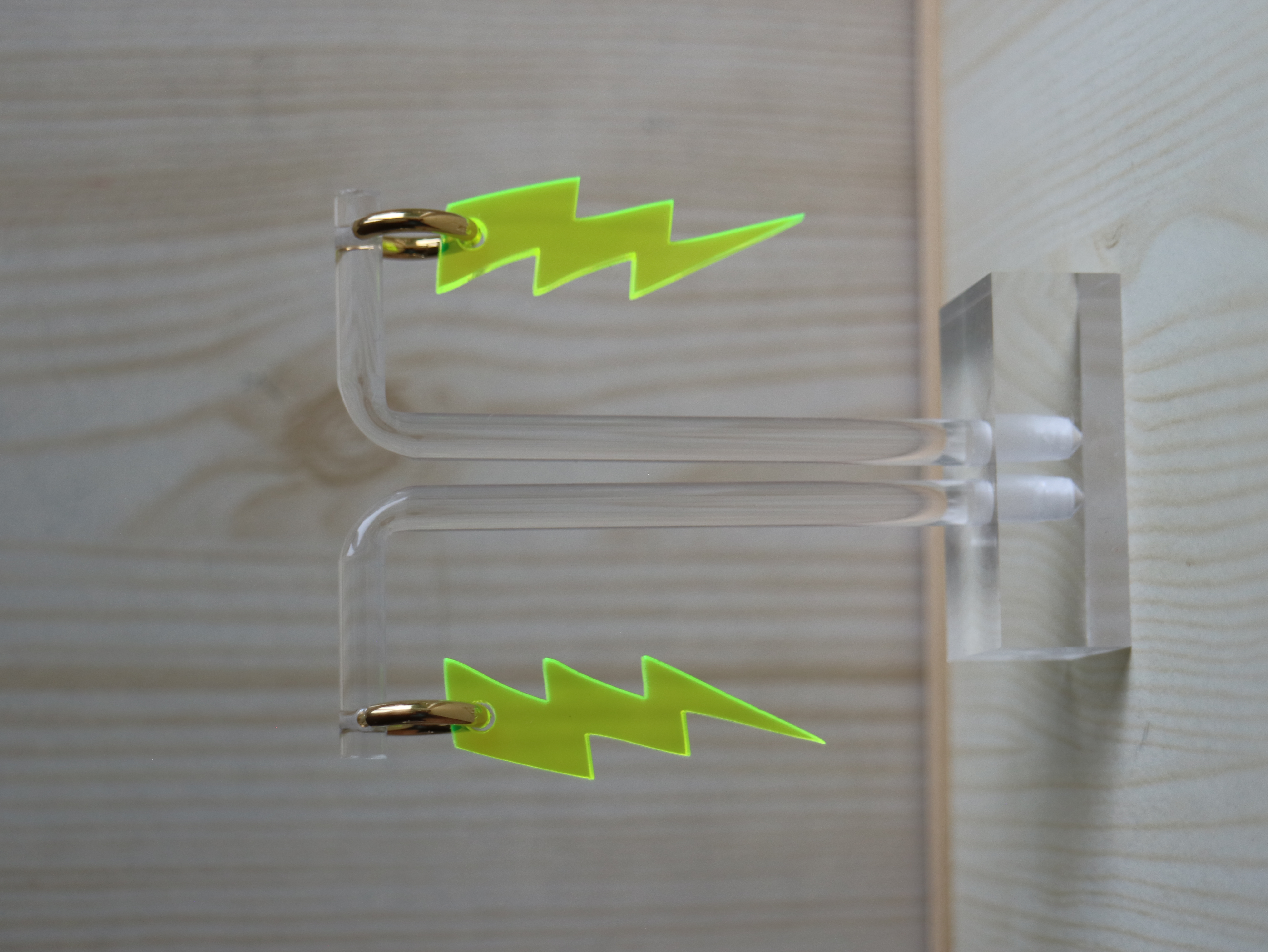 Blixt medium neongul hängen