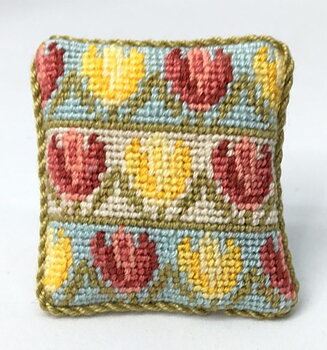 Broderikit kudde: "Vårtulpan". 3x3 cm