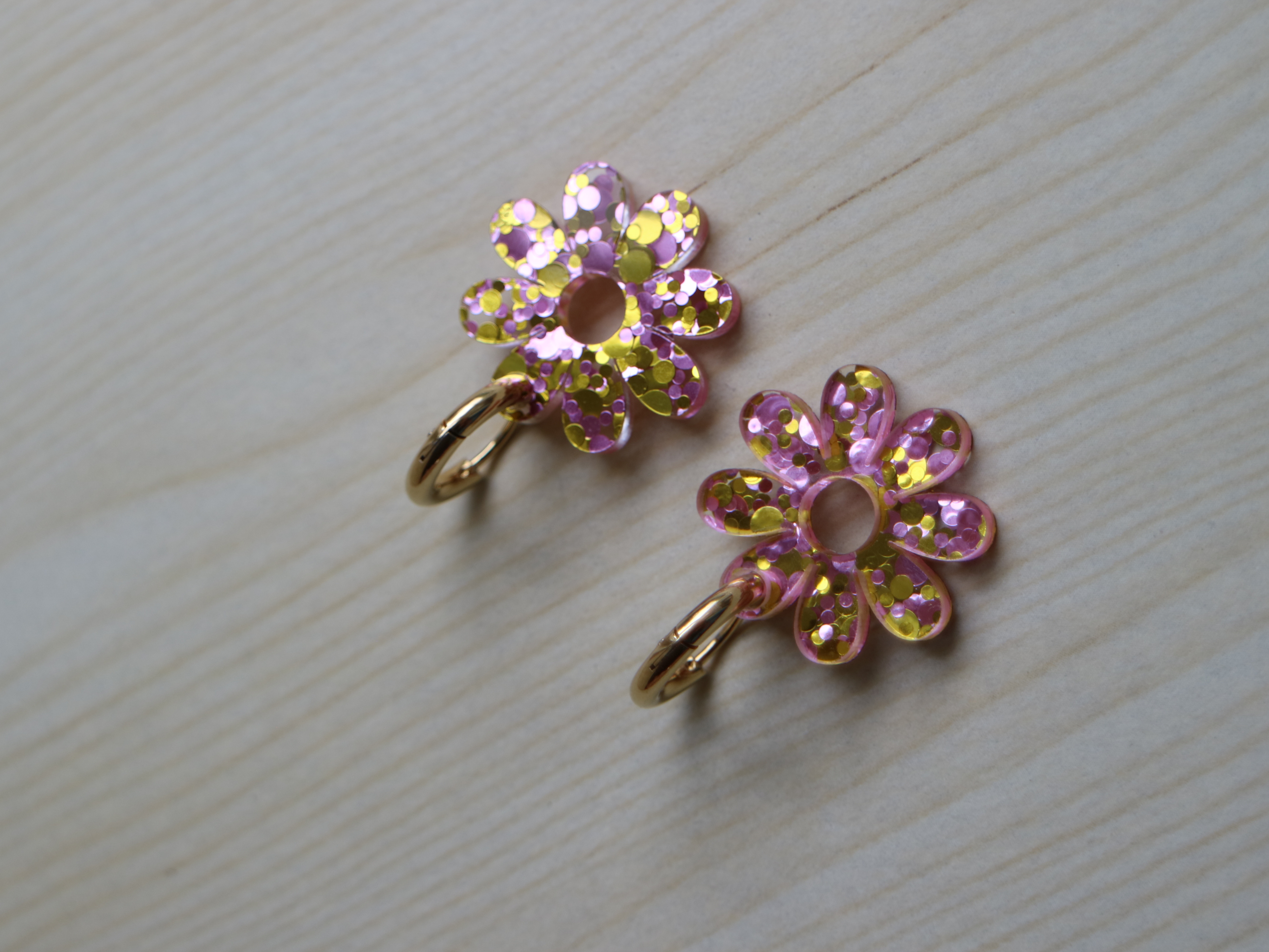 Blomma rosa/gul glitter hängen