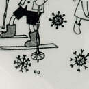 Raija Uosikkinen (Harraste 1950s) Miniature Wall Plate with Siblings on a Winter Slope Motif 9 cm