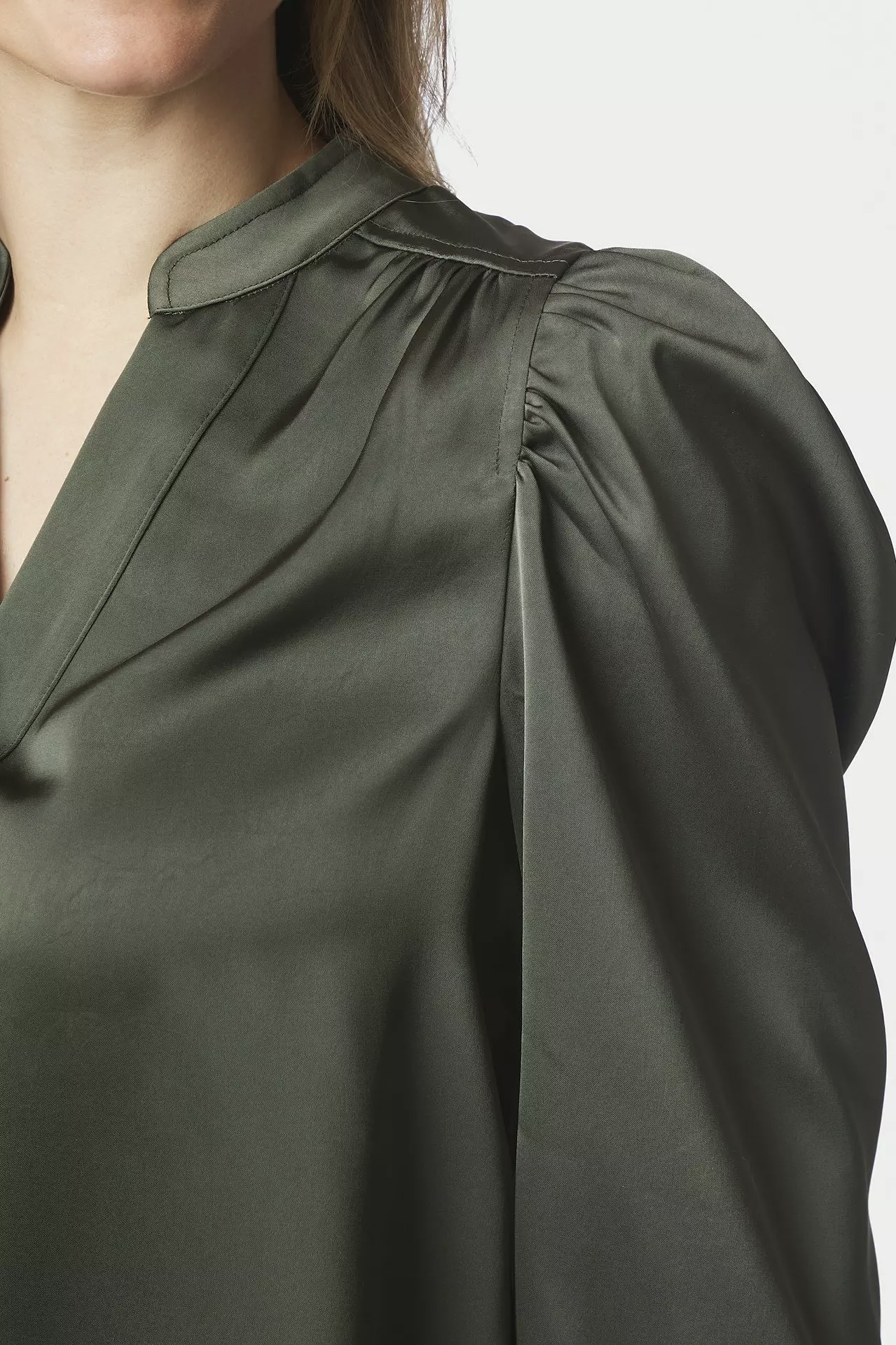 Neo Noir &nbsp;- Rosslyn Heavy Satin Blouse Deep Green - 4