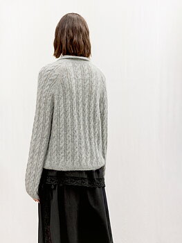 Sandnes Amber Sweater 2606_03  (31 m flätstick st 3,5)