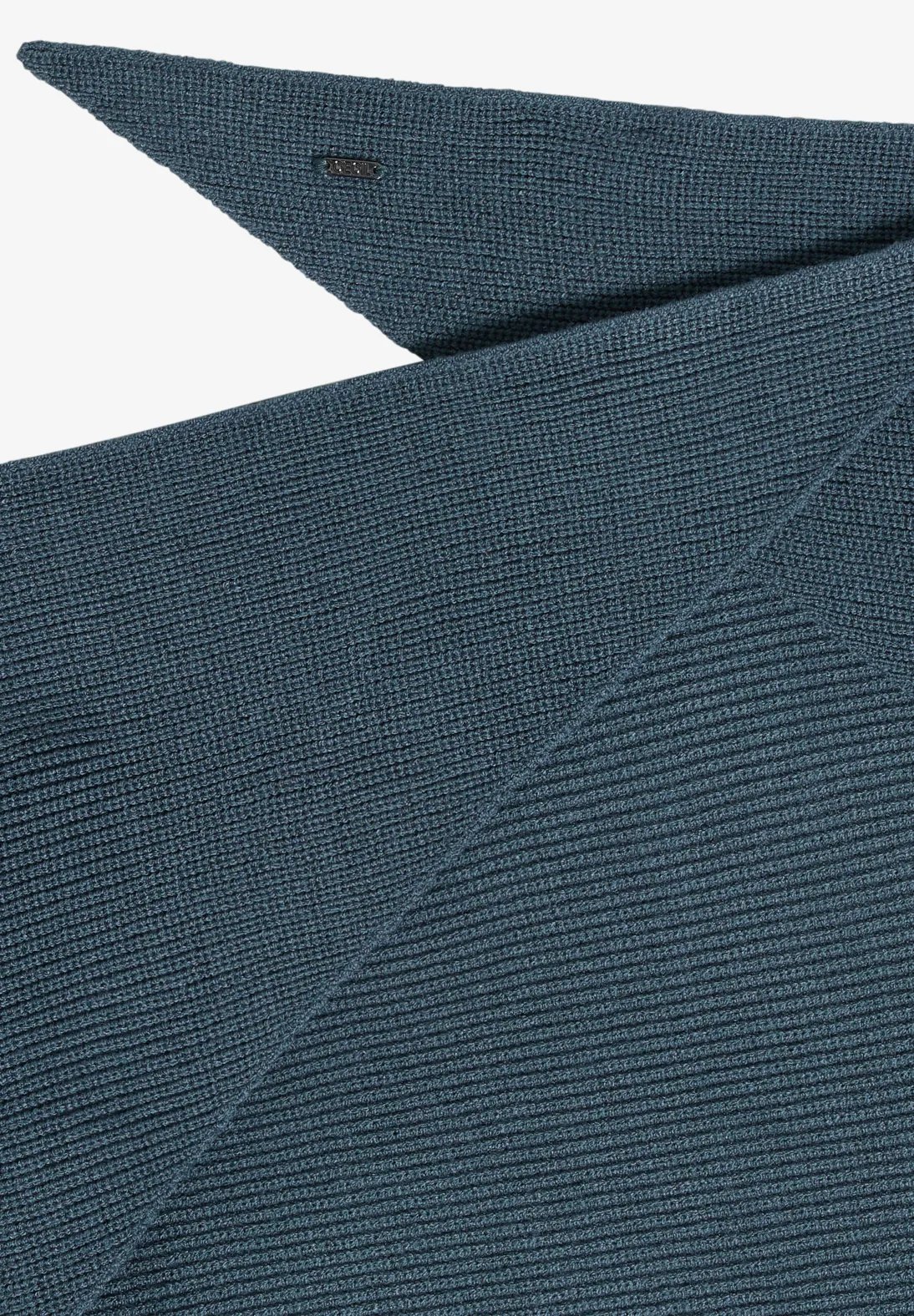 Small Knit Triangle - Mountain Air Blue - Cecil - 4