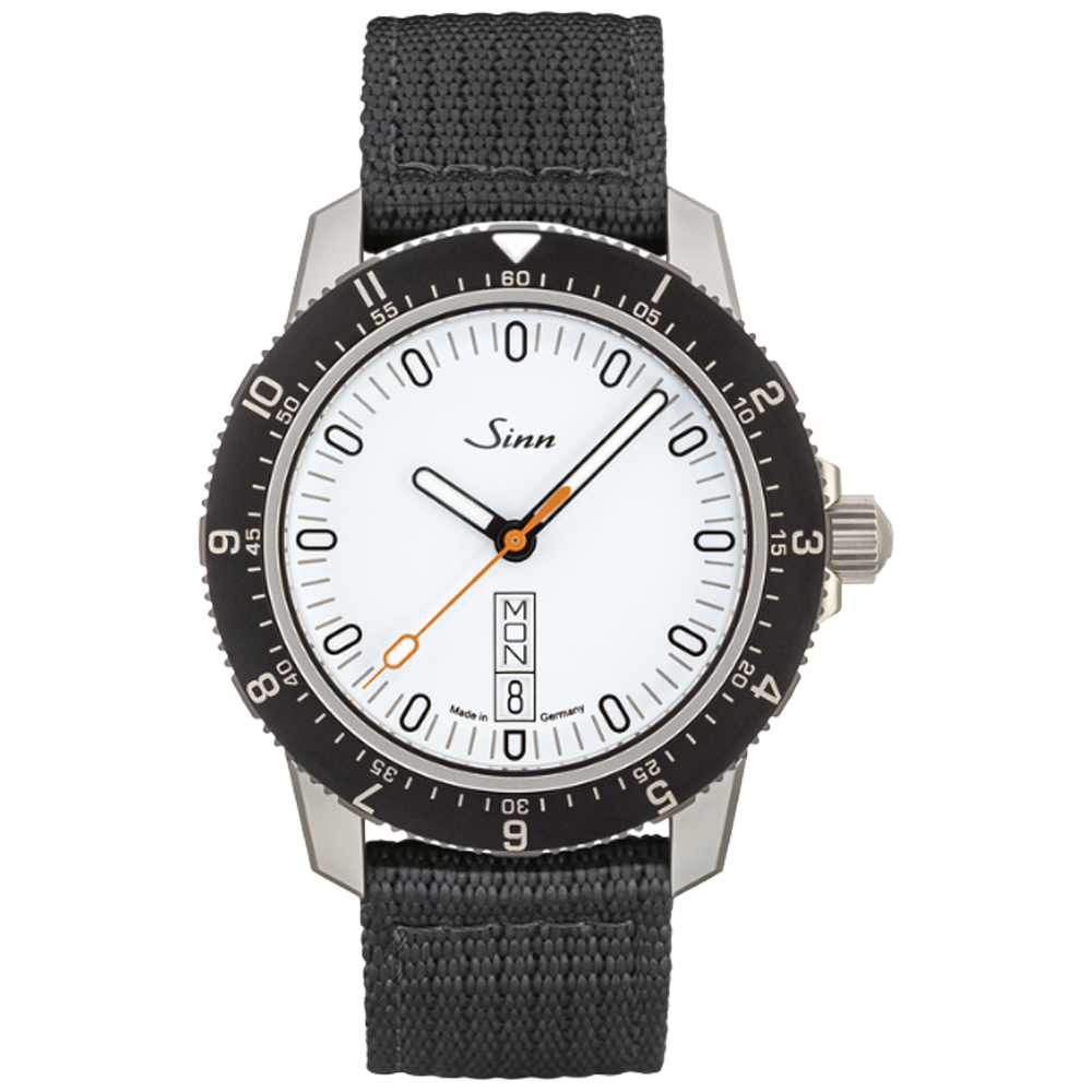 105.011  Sinn 105 St Sa W tygband svart