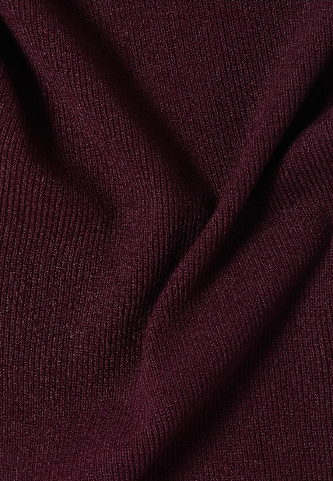Small Knit Triangle - Berry Red - Cecil - 4