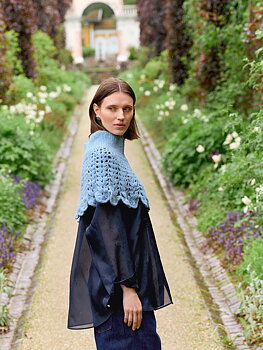 Sandnes Flowerfield Poncho 2606_15  (Virknål 6, stickor 4,5)