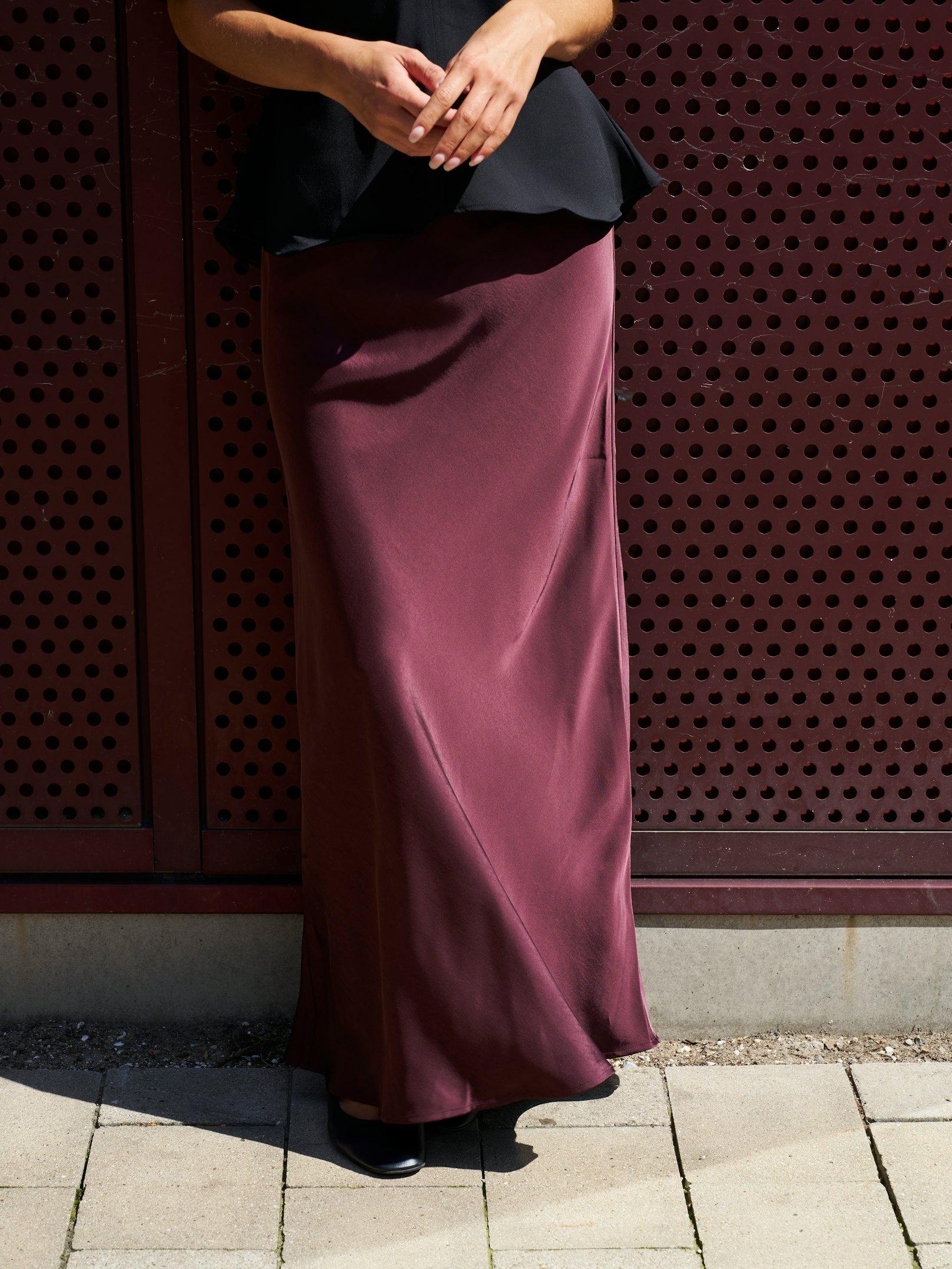 Vicky Heavy Sateen Skirt Burgundy - 8