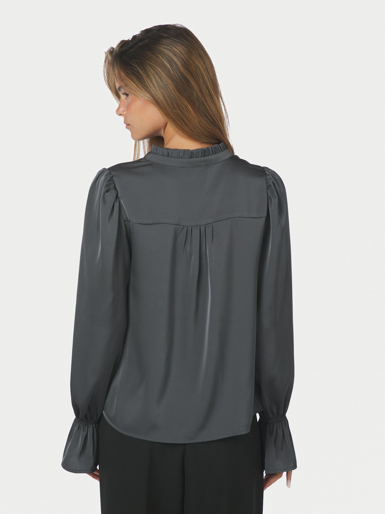Amara Drapy Satin Blouse Antracit - 4