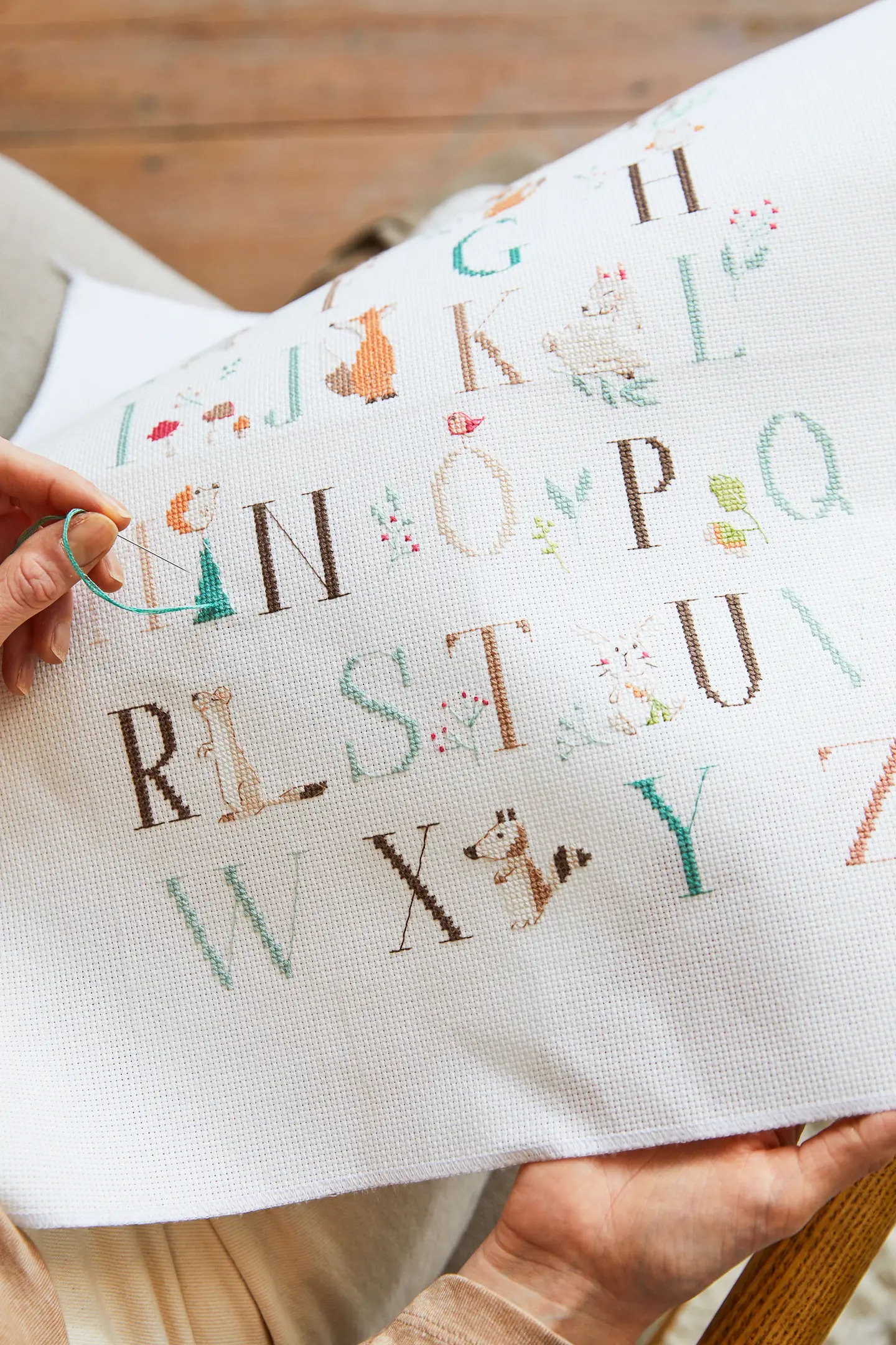 DMC Korsstygnskit Animal Alphabet Sampler 25,7 x 35,5 cm - Aida 5,5/14 ct - 3