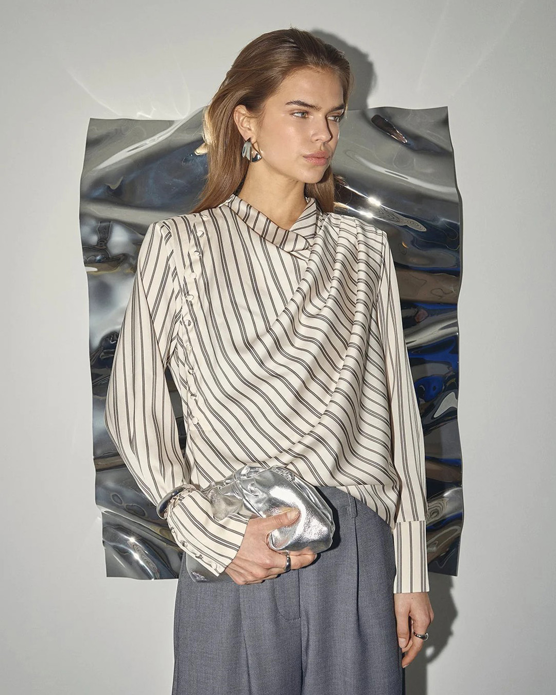 Blus Helly knappar på sidan randig ljusbeige/grå - 5