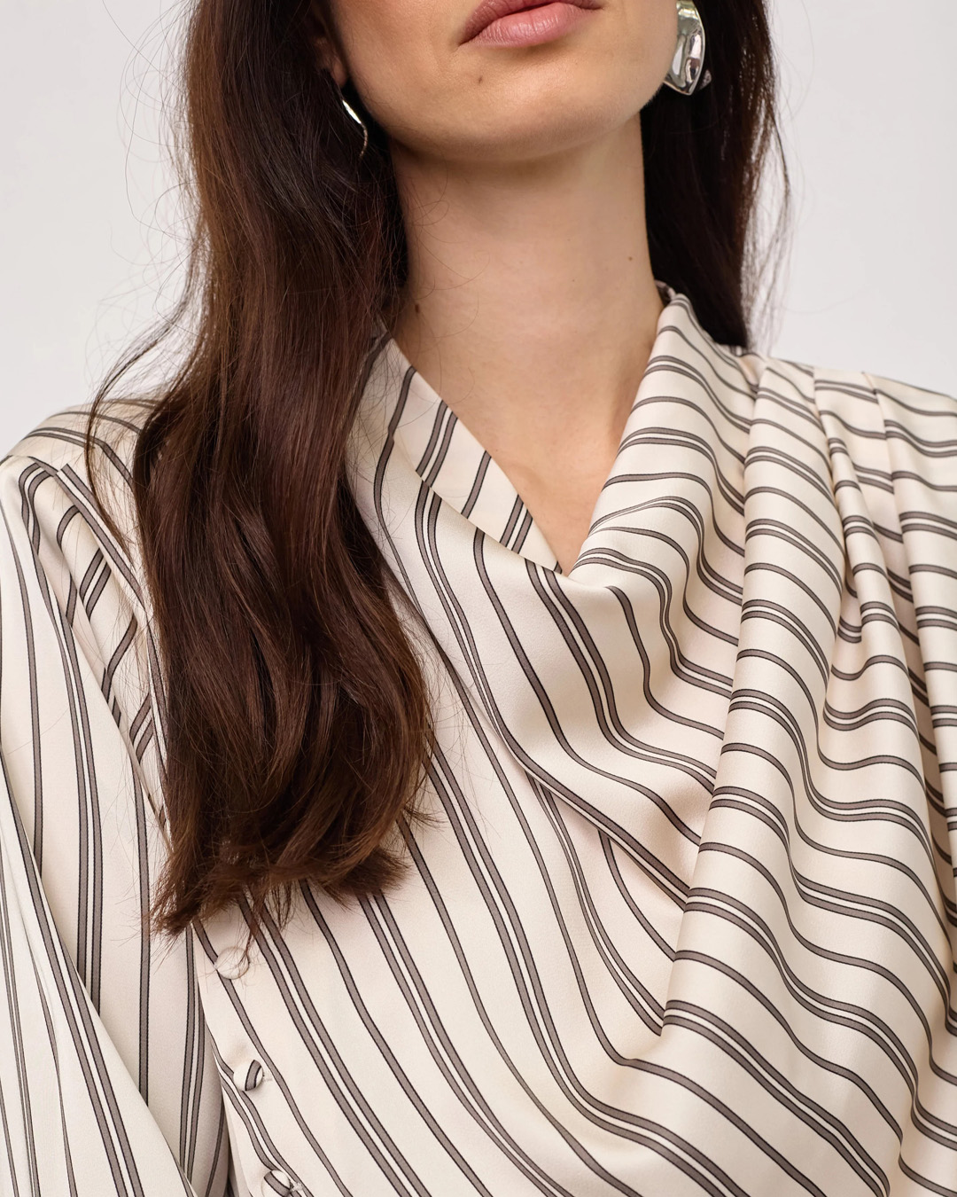 Blus Helly knappar på sidan randig ljusbeige/grå - 3