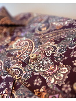 Skjorta vinröd paisley mönster