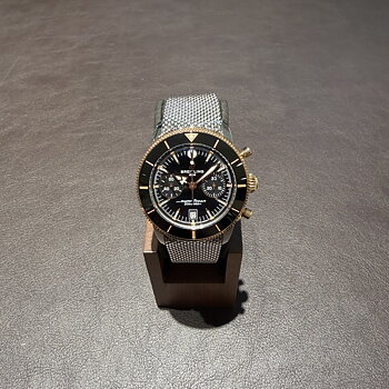 Breitling UB0156H11B1A1 Superocean Heritage Automatic B01 Chronograph 42 svart stål och 18 k rött guld