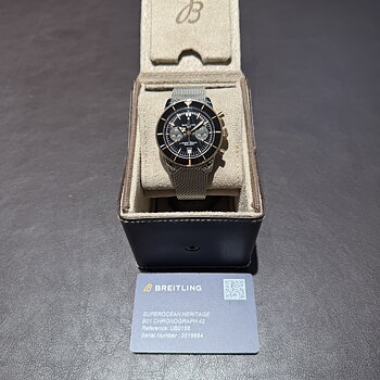 Breitling UB0156H11B1A1 Superocean Heritage Automatic B01 Chronograph 42 svart stål och 18 k rött guld box