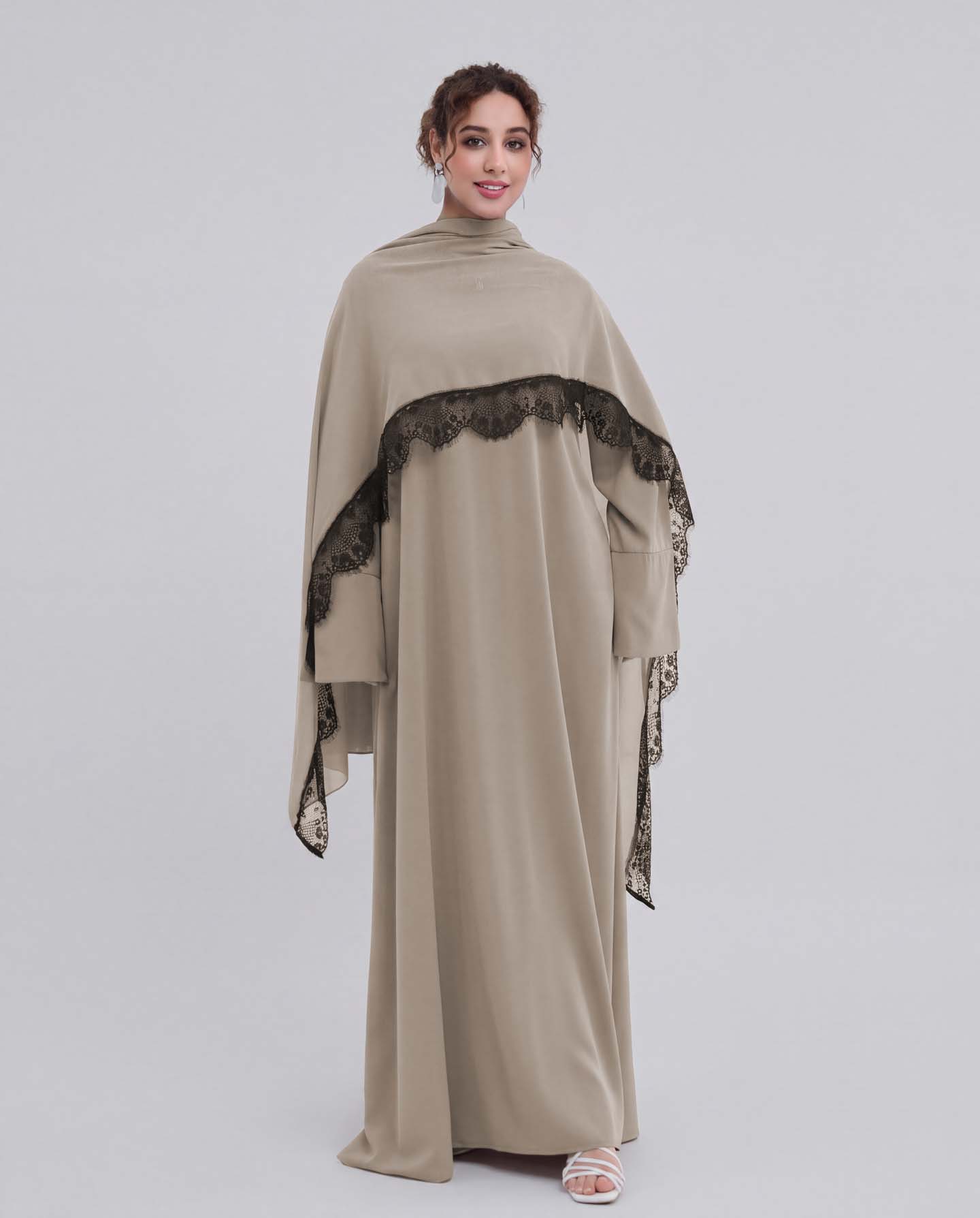 Dekorerad Abaya i Nida-tyg med Hijab - Beige