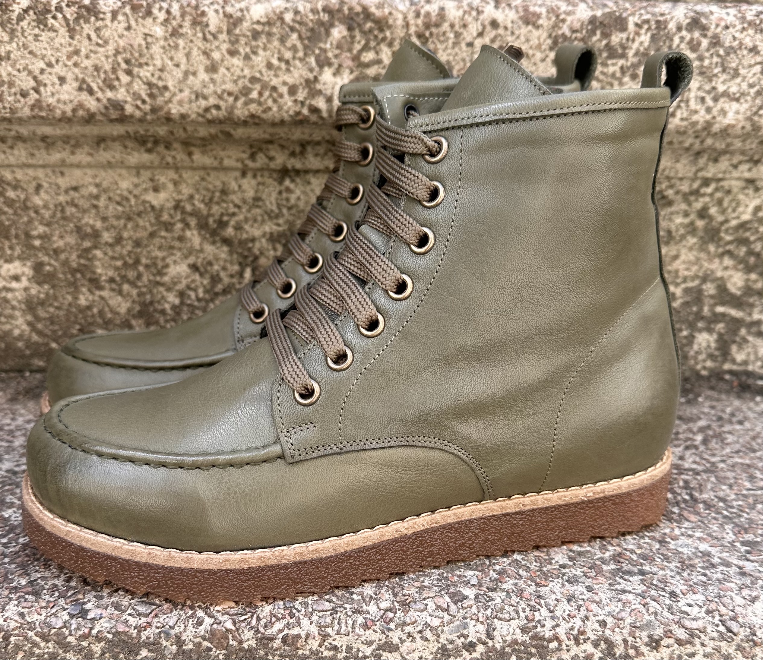  Charlotte of Swedens skinnkängor High Top med gummisula, oliv - 2