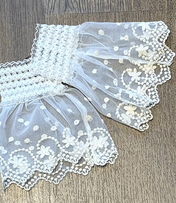 REEVA lace cuffs