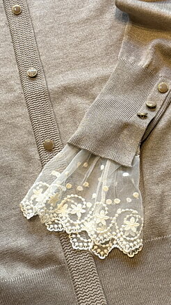 REEVA lace cuffs