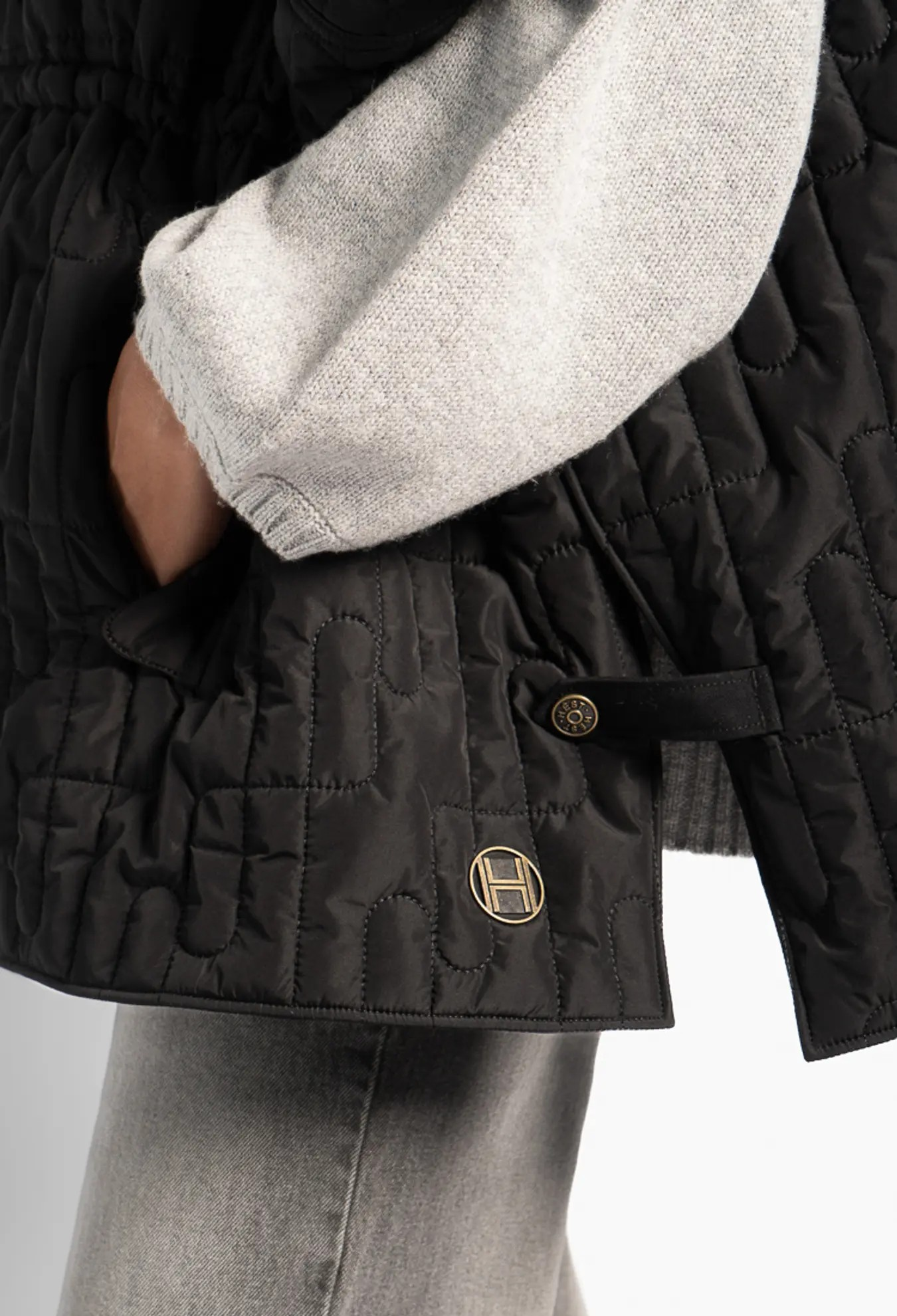 Ashley Cape - Jet Black - HÉST - 5