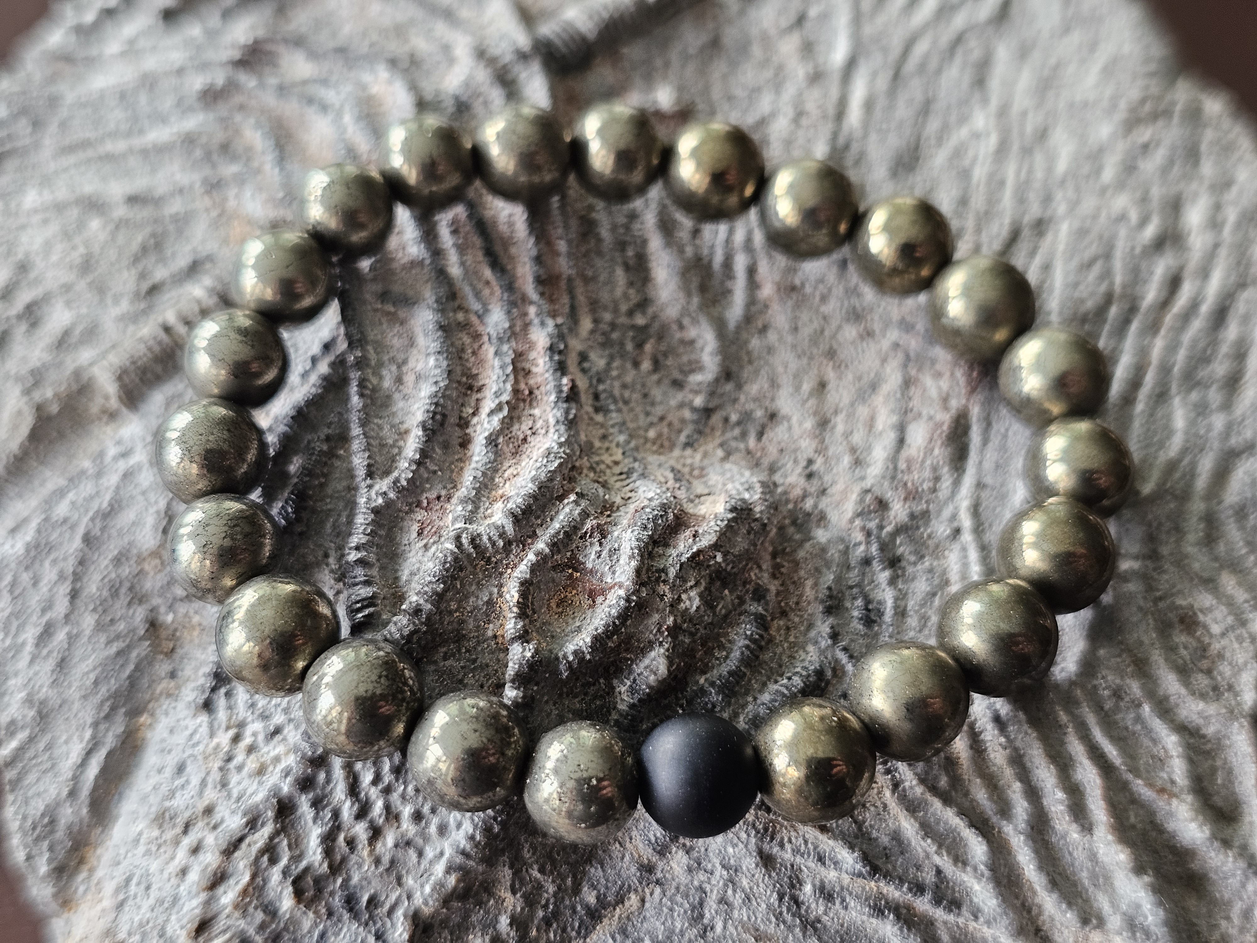 Armband kalkopyrit och svart onyx 8mm