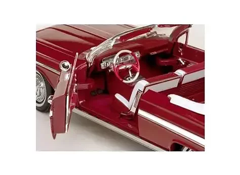 Chevrolet Impala Open Convertible -1961   1:18 Sun Star  ( Sliten Kartong )
