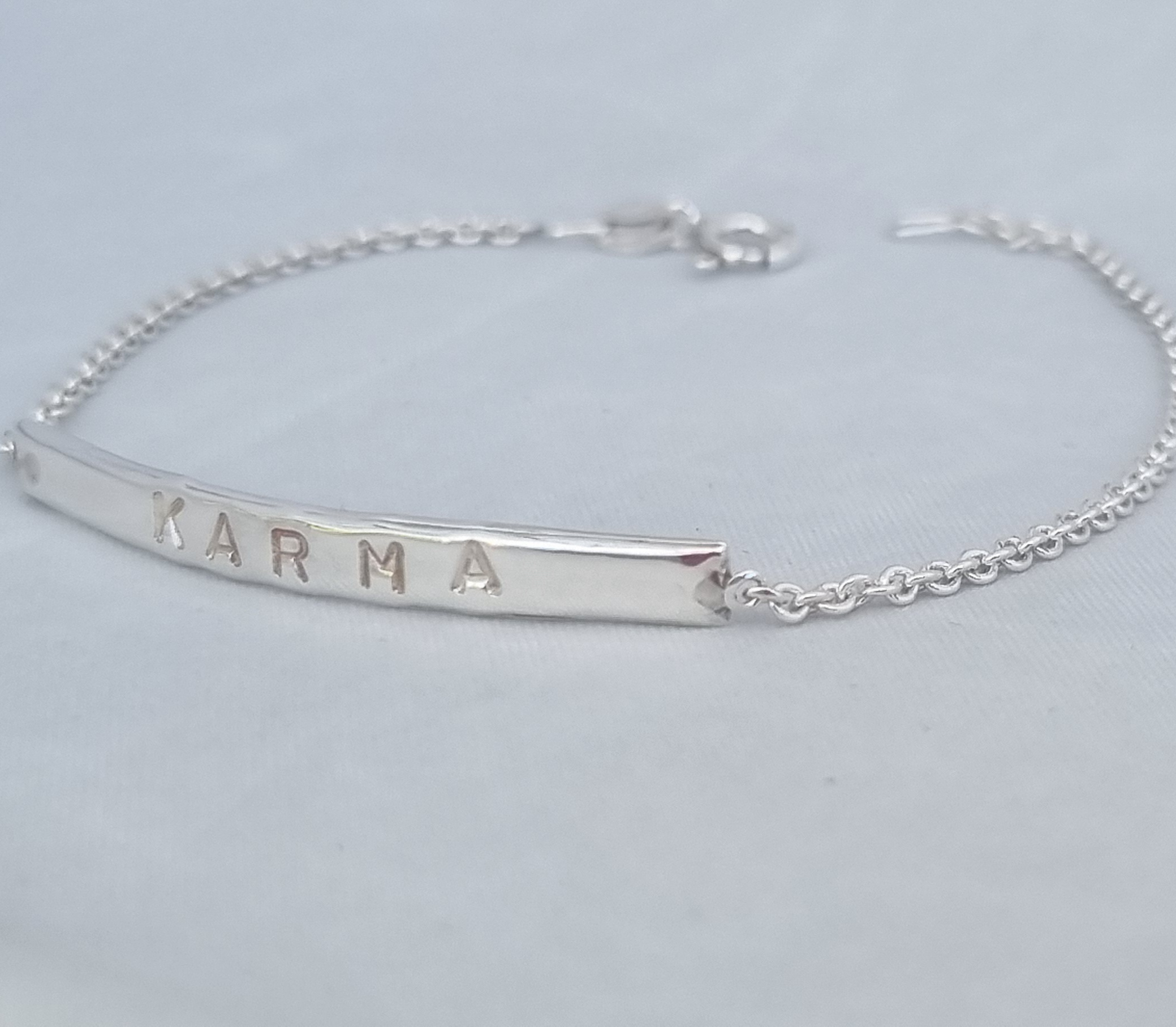 Armband med budskap KARMA  18 cm - 2