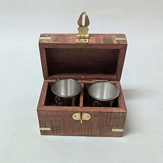 Kaptensbar in wooden box with 2 snap glass.