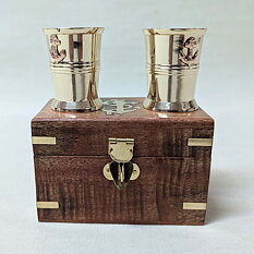 Kaptensbar in wooden box with 2 snap glass.