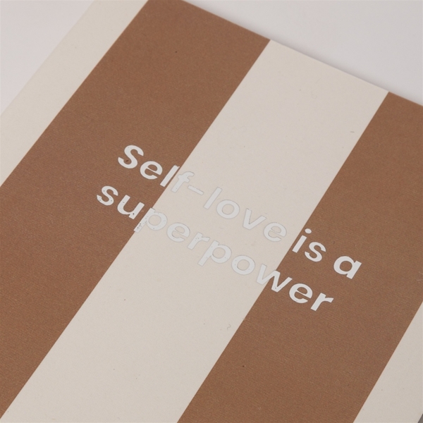 Note book brun/vit "Self-love is a superpower" - 2