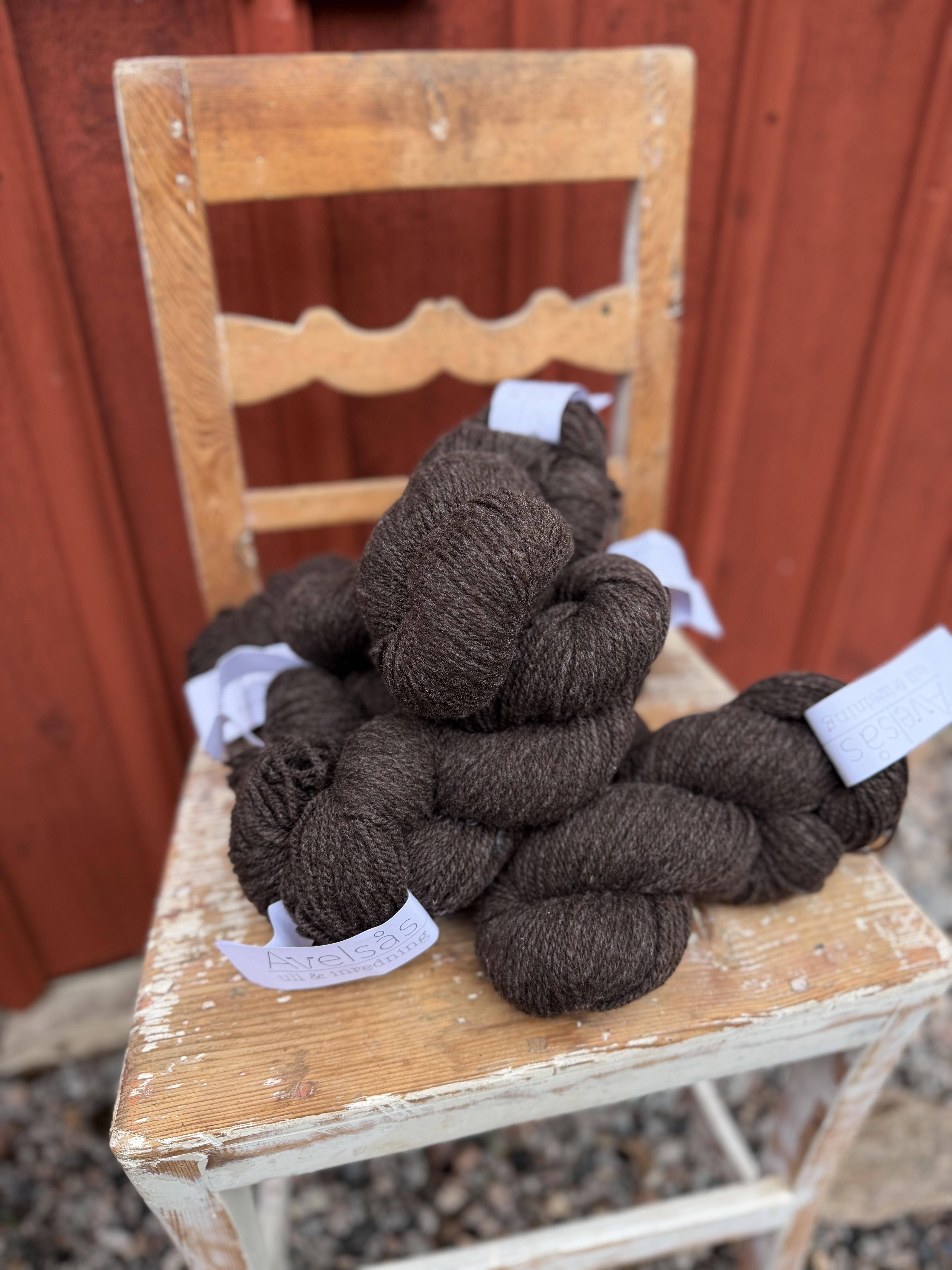 Brown 2-ply fine wool yarn - 2