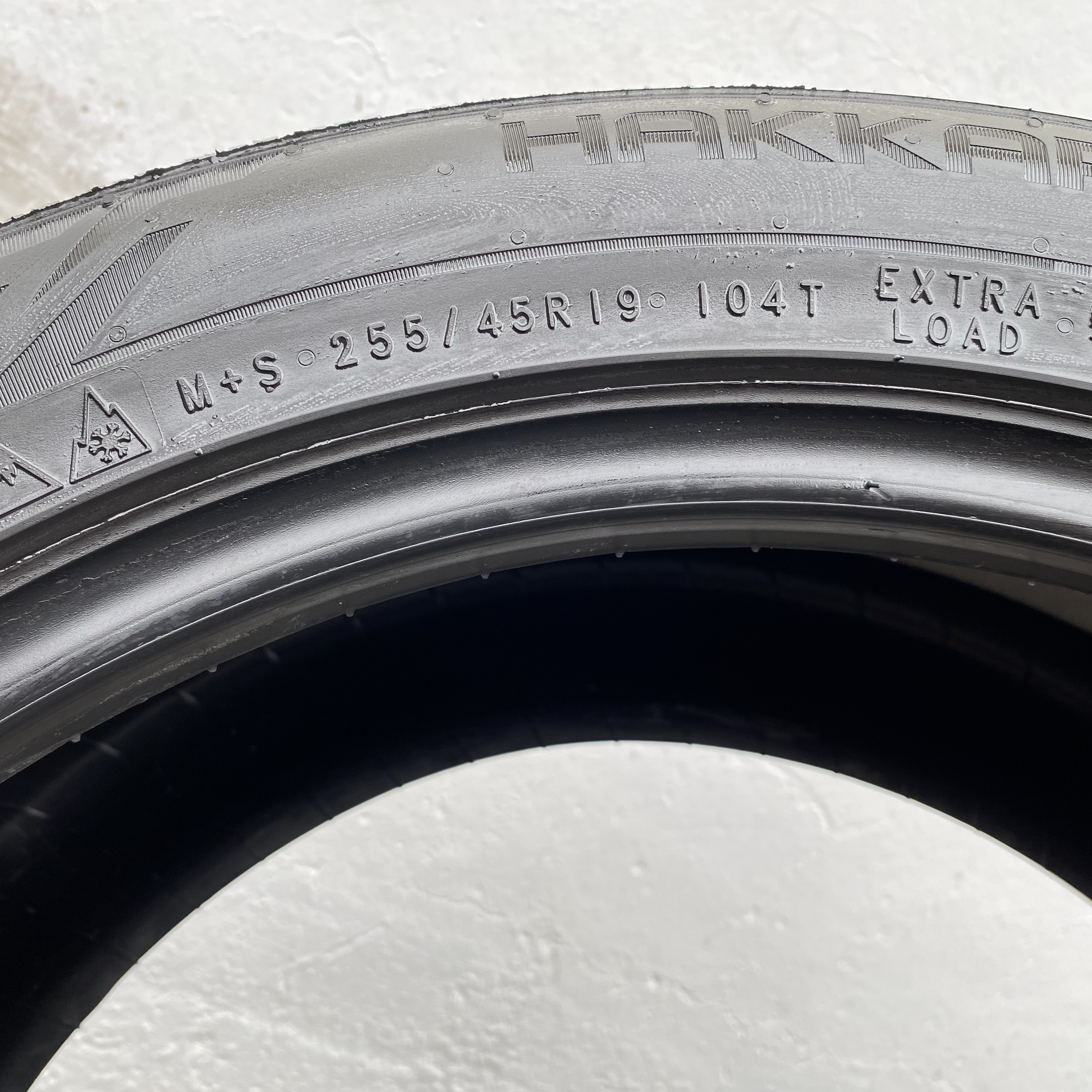 19" BEGAGNAT VINTERDÄCK M+S | 1 st 255/45 R19 104T XL Nokian Hakkapeliitta R5 EV | V48-23 | 6.7 mm | E-5 - 4