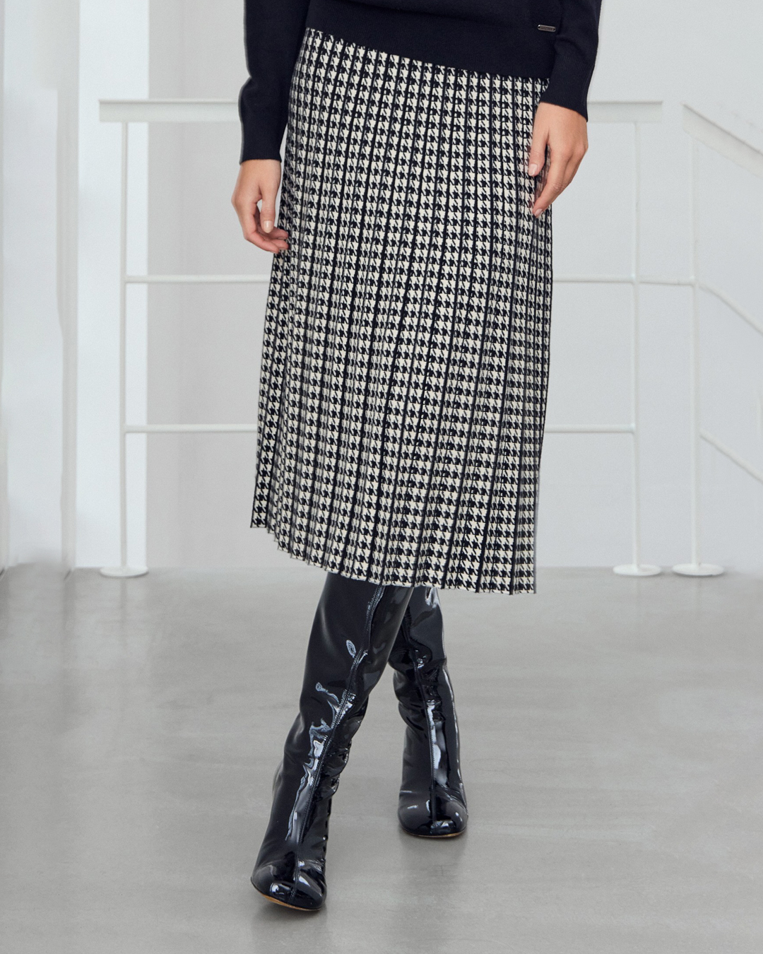 Kjol stickad hundtand offwhite/svart - 2