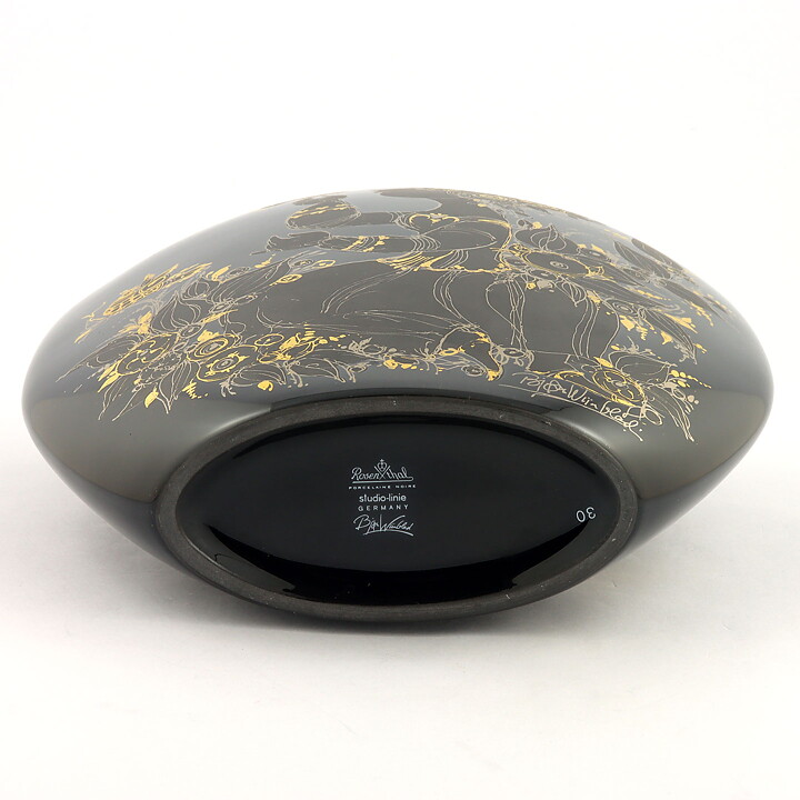 Björn Wiinblad (Porcelaine Noire 1970s) Black Modern Vase Oval Vase with Golden Decor 22 cm