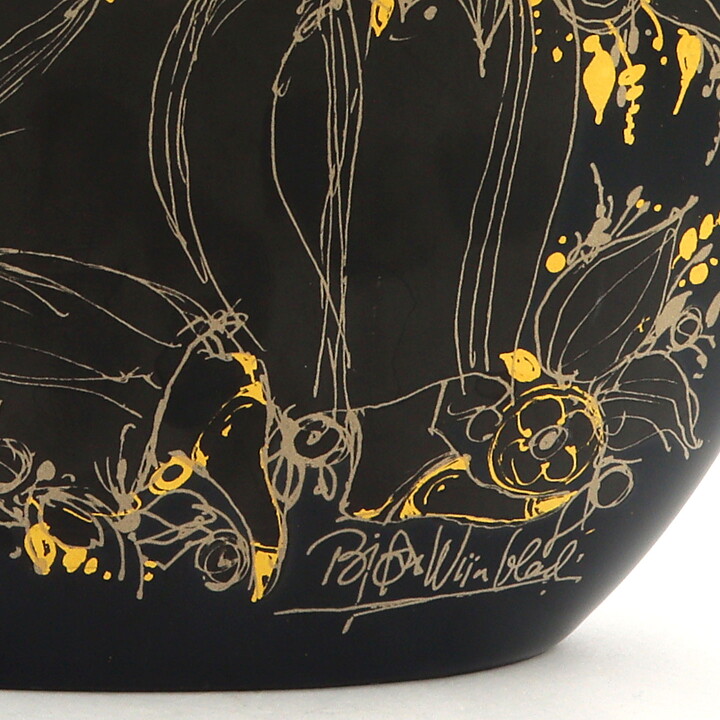ビョルン・ヴィンブラッド Porcelaine Noireシリーズ  黒い楕円のベース  金色の装飾  22cm  1970年代 