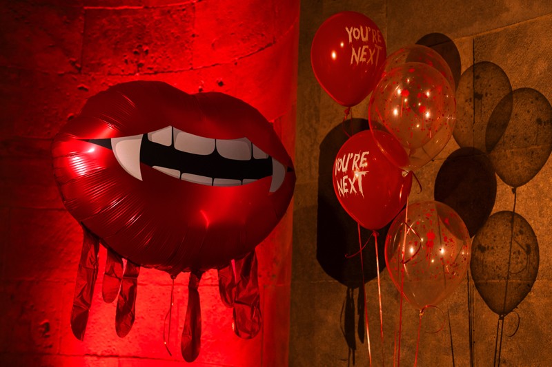You're Next Halloweenballonger med blodstänk till Bloody Halloween