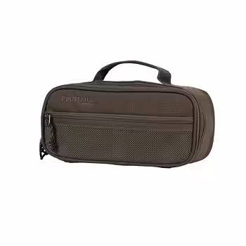 Stor kapacitet och smart design i ett och samma format. Shimano Tribal Medium Accessory Bag är utvecklad för fiskare som vill få med sig mycket utrustning, samtidigt som allt ska vara organiserat, skyddat och lättillgängligt.