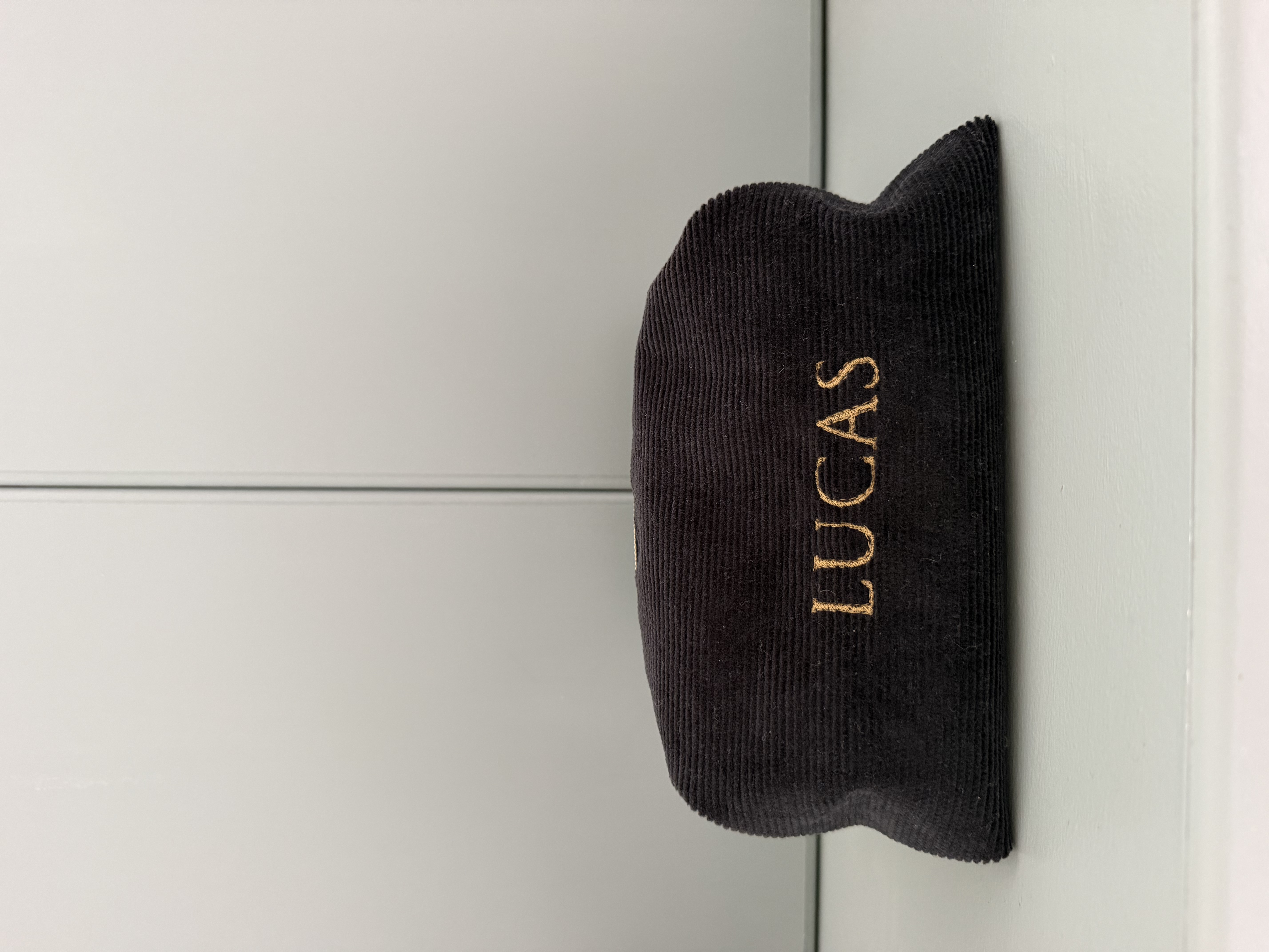 Necessär, Lucas
