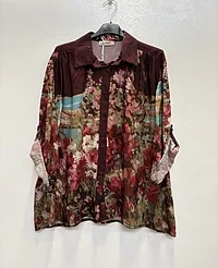 Svart skjortblus med blommönster