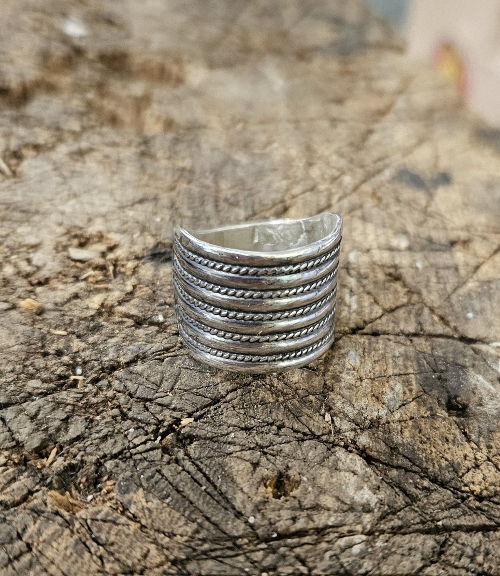 Bred trådring
