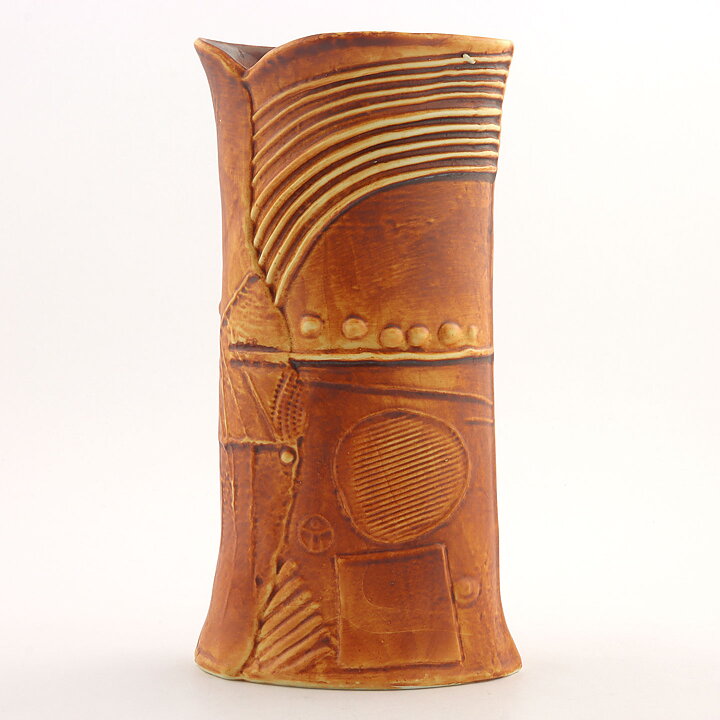Bertil Vallien (Terra 1978) Brown Hourglass Vase with Relief Decor 22 cm (2)