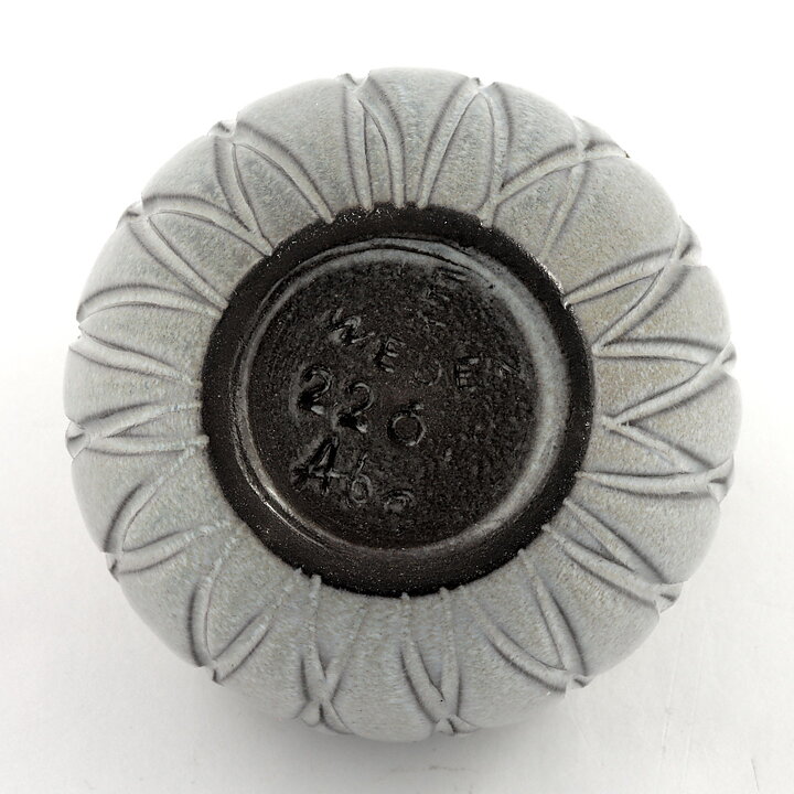 Ingrid Atterberg (Lansett 1956) Gray Rounded Bowl with Leaf Relief 6 cm (2)